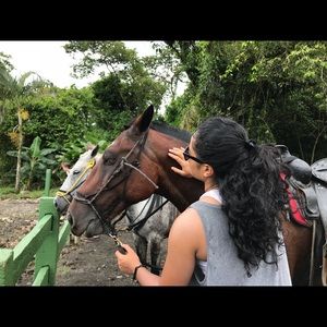 Meet your Posher, Denisha